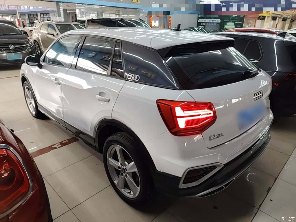 Audi Q2L, 2022 все фото