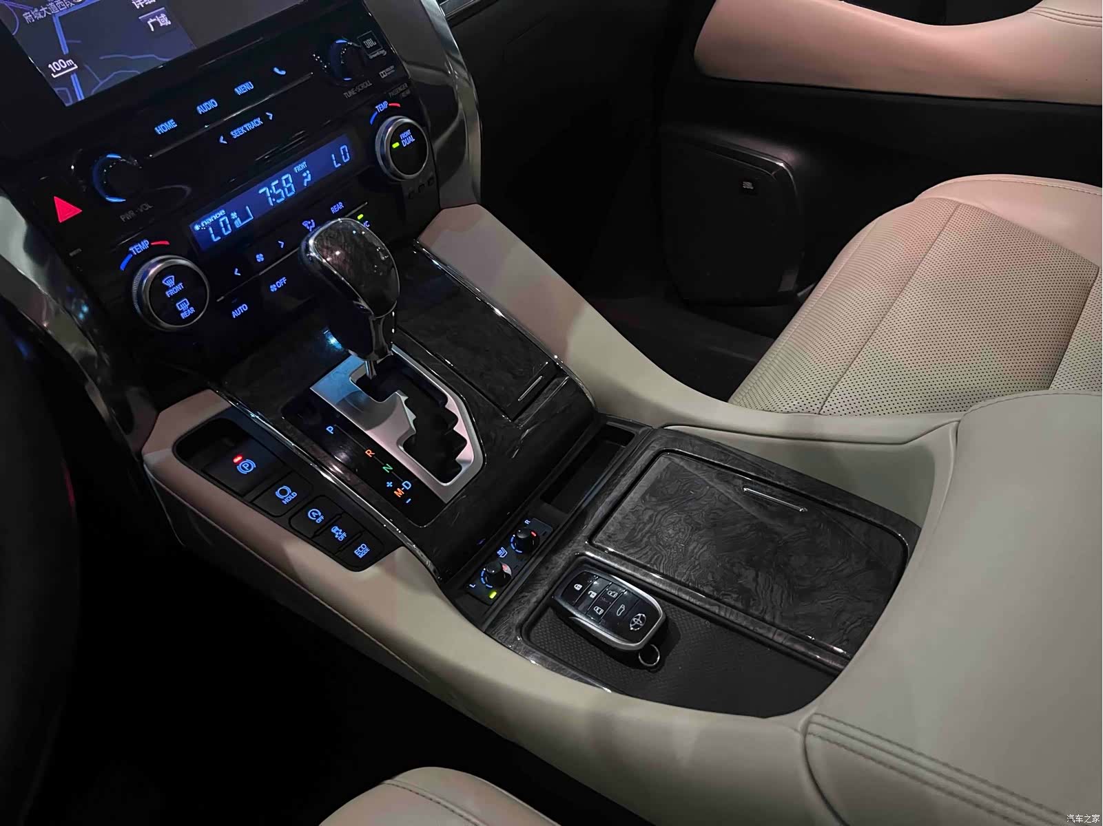 Toyota Alphard, 2018 21