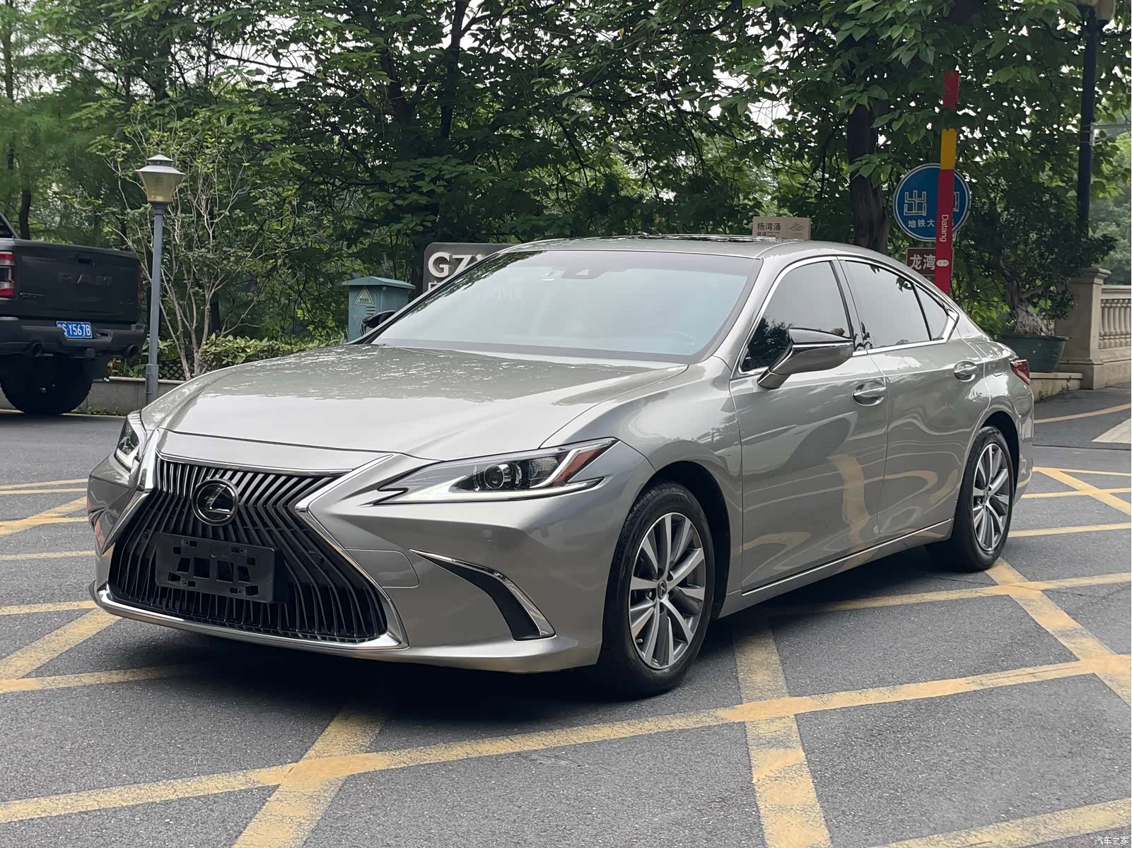 Lexus ES, 2019 1