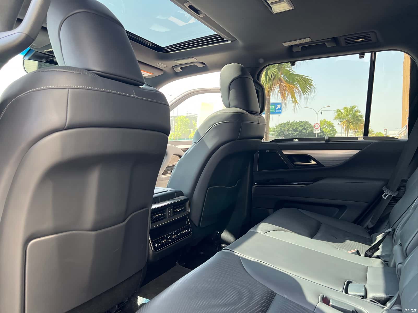 Lexus LX, 2026 8