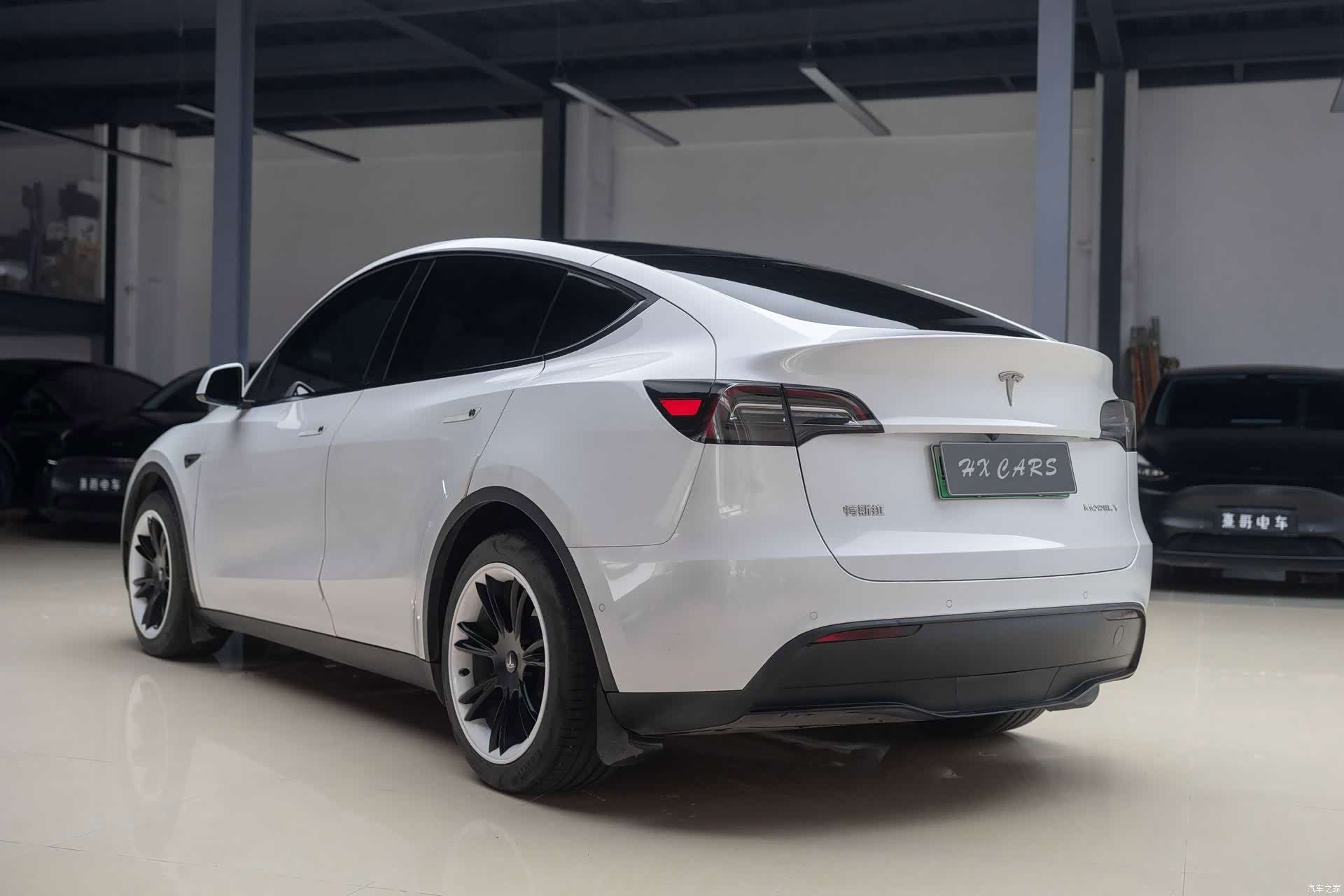 Tesla Model Y, 2023 4