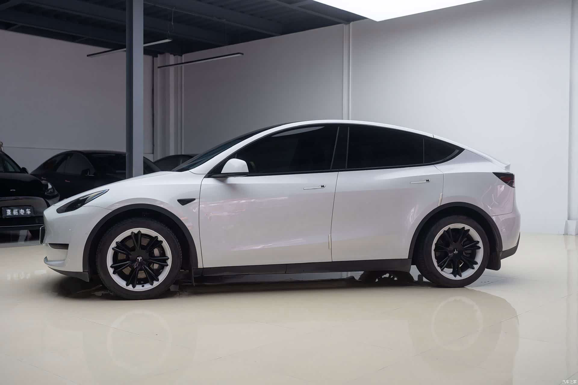 Tesla Model Y, 2023 3