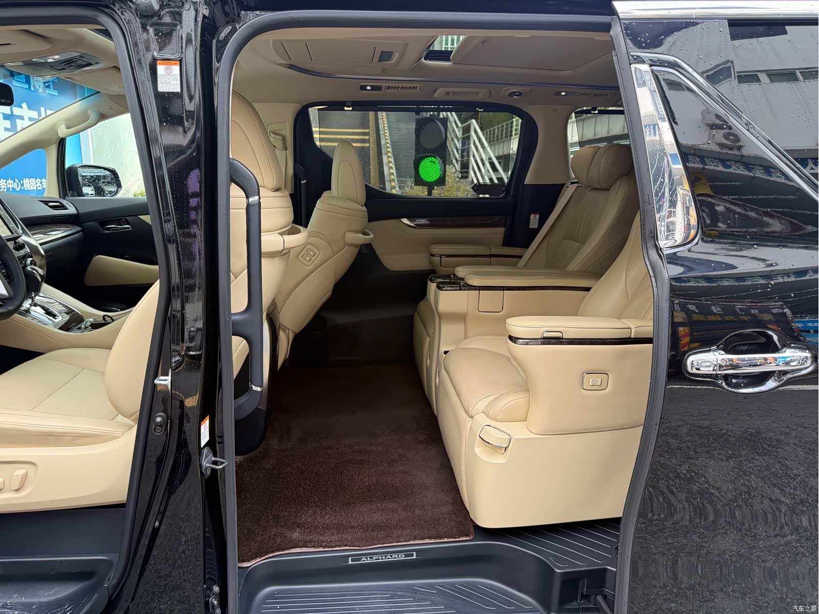 Toyota Alphard, 2019 4