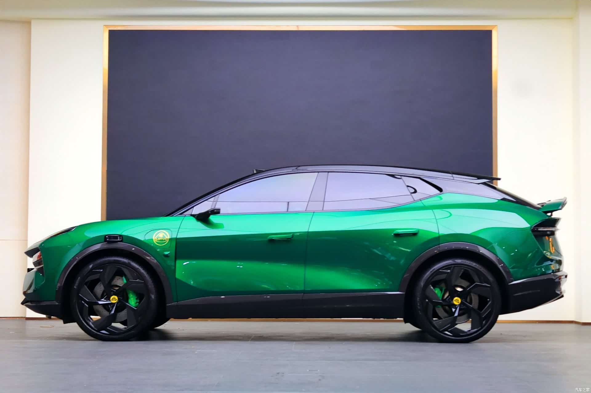 Lotus ELETRE, 2023 21