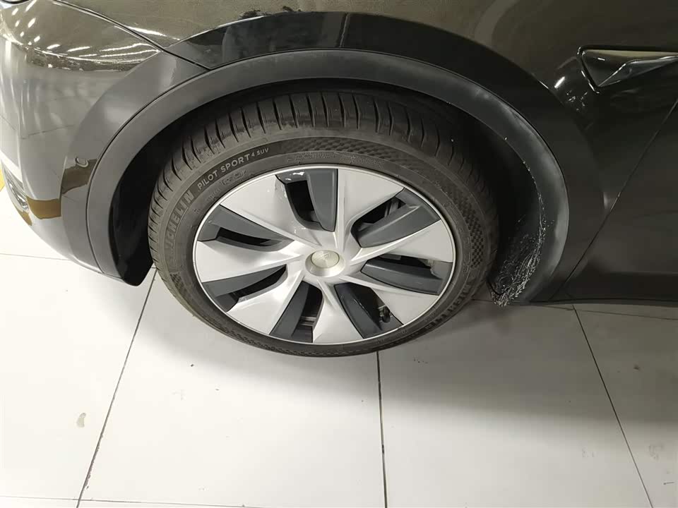 Tesla Model Y Tesla Model Y