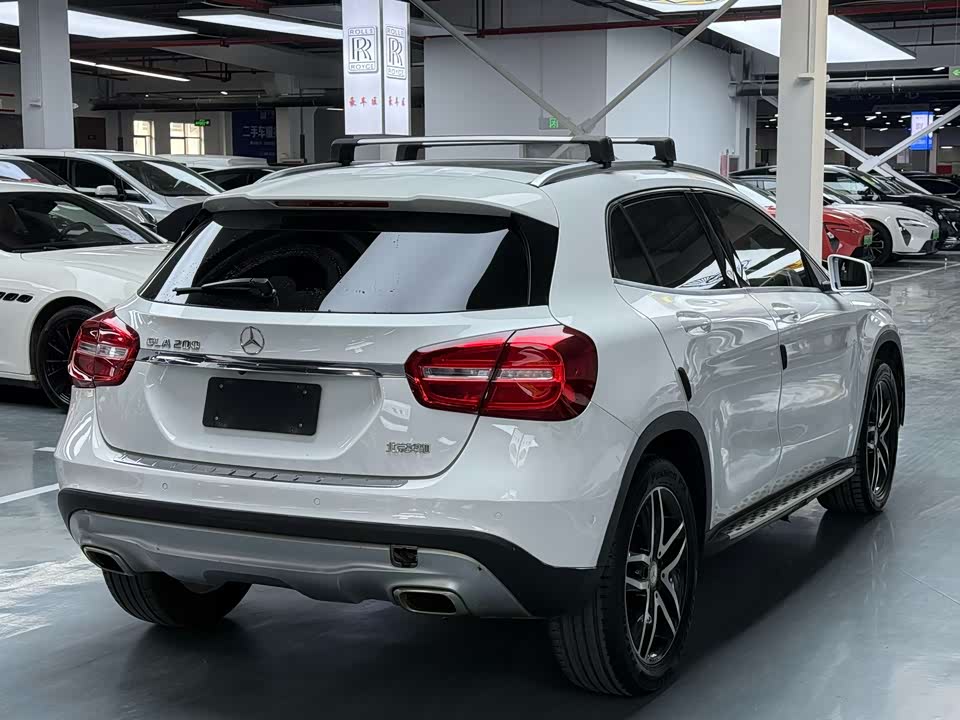 Mercedes-Benz GLA Mercedes-Benz GLA