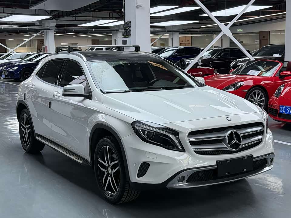 Mercedes-Benz GLA Mercedes-Benz GLA