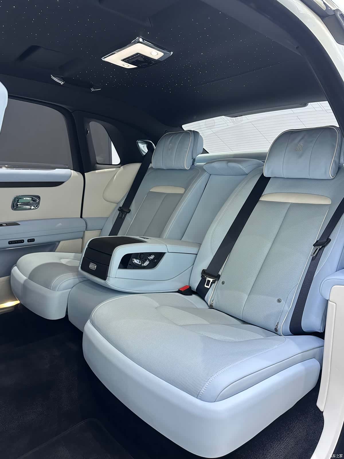 Rolls-Royce Ghost, 2025 11