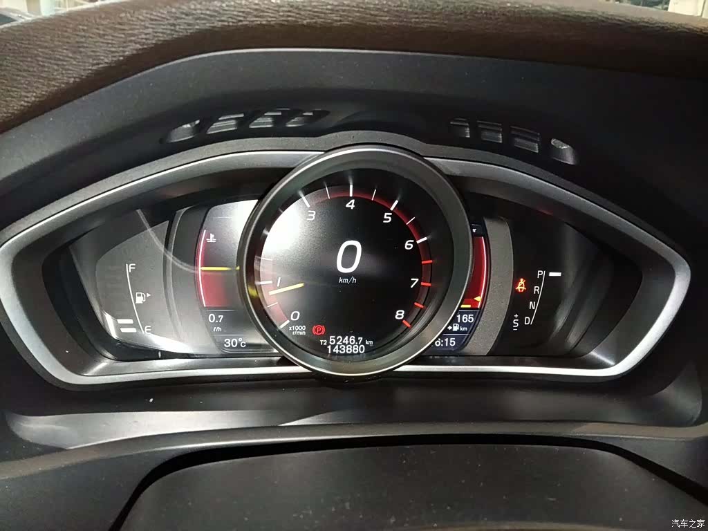 Volvo V40, 2016 4