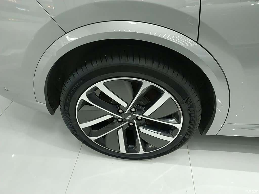 Li Auto L9, 2023 24
