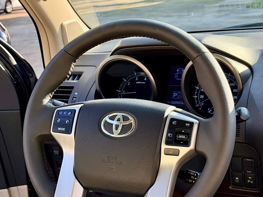 Toyota Prado 2012, фото 8