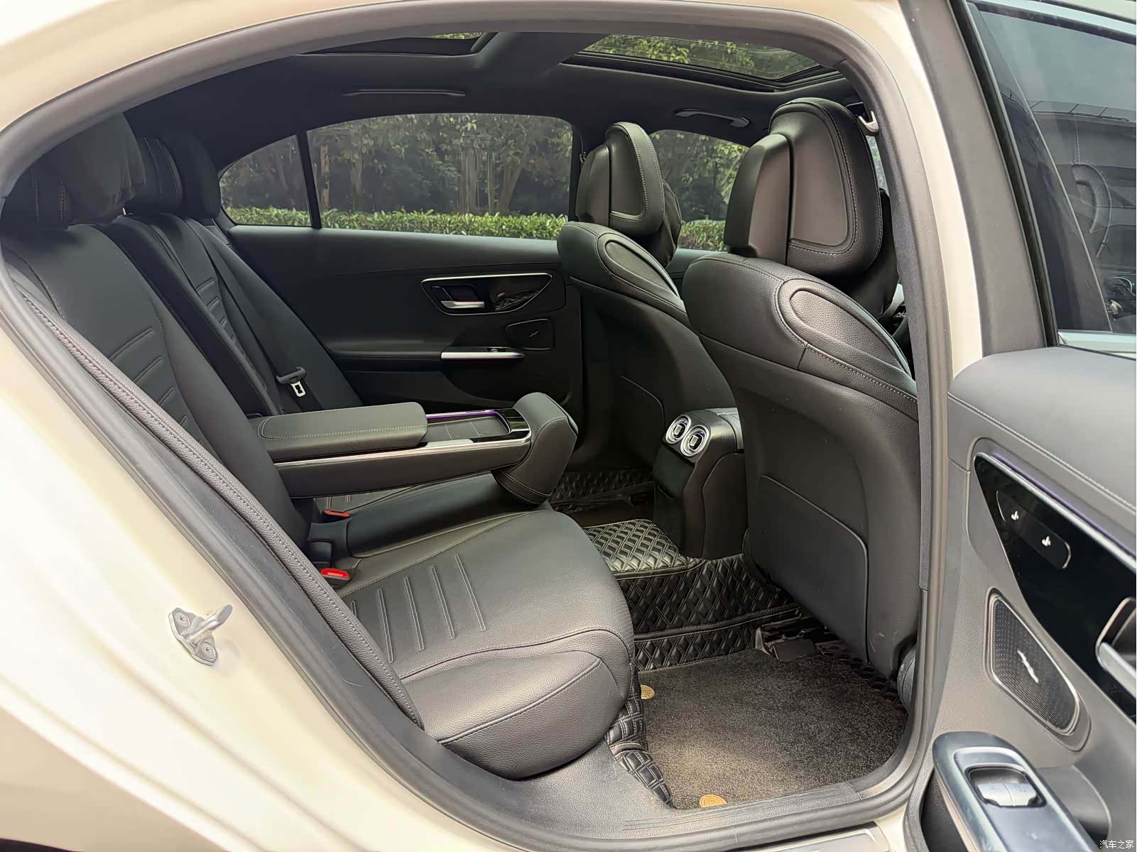 Mercedes-Benz C-Class, 2023 10