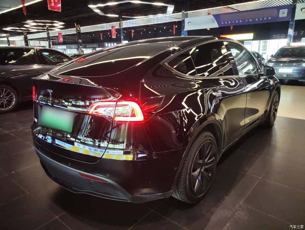 Tesla Model Y, 2024 7