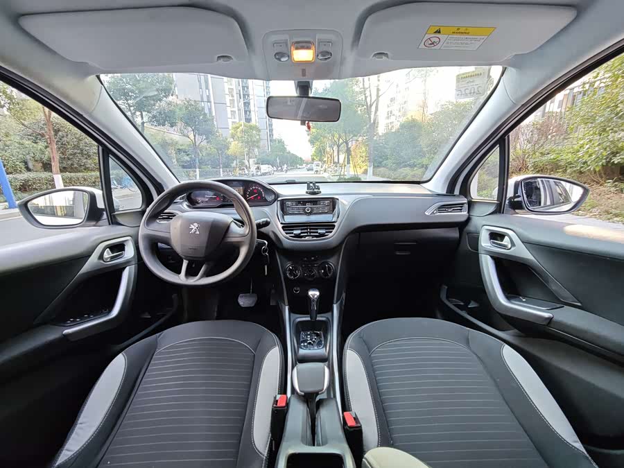 Peugeot 2008 2015, фото 11