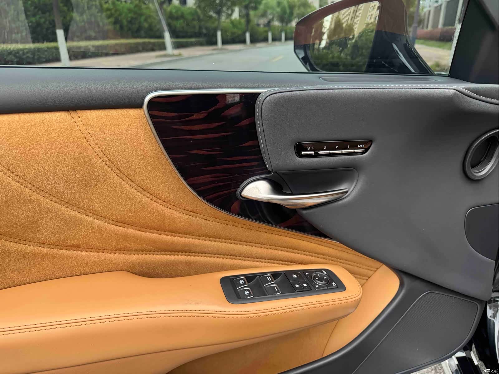 Lexus LS, 2021 4