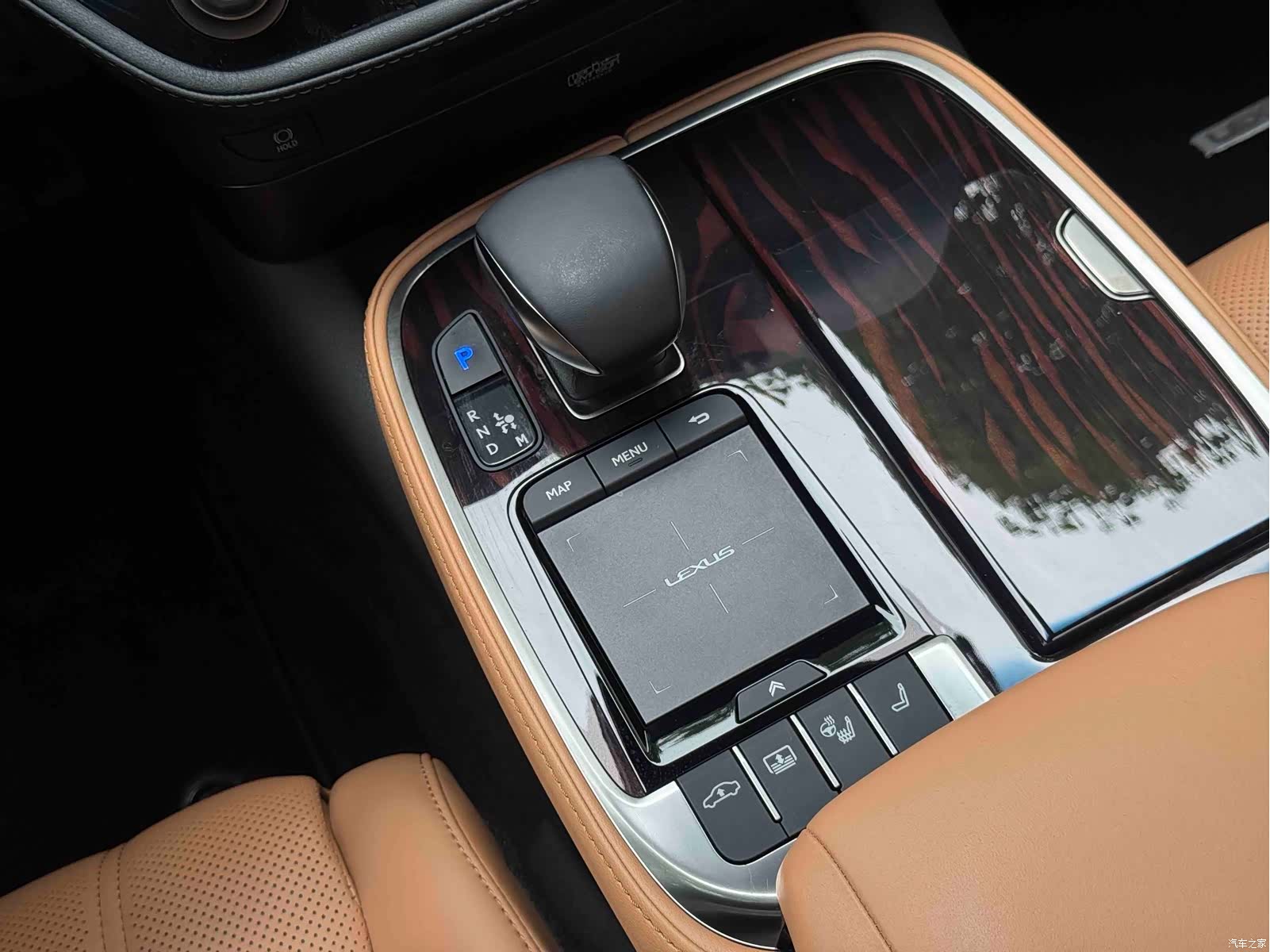 Lexus LS, 2021 9
