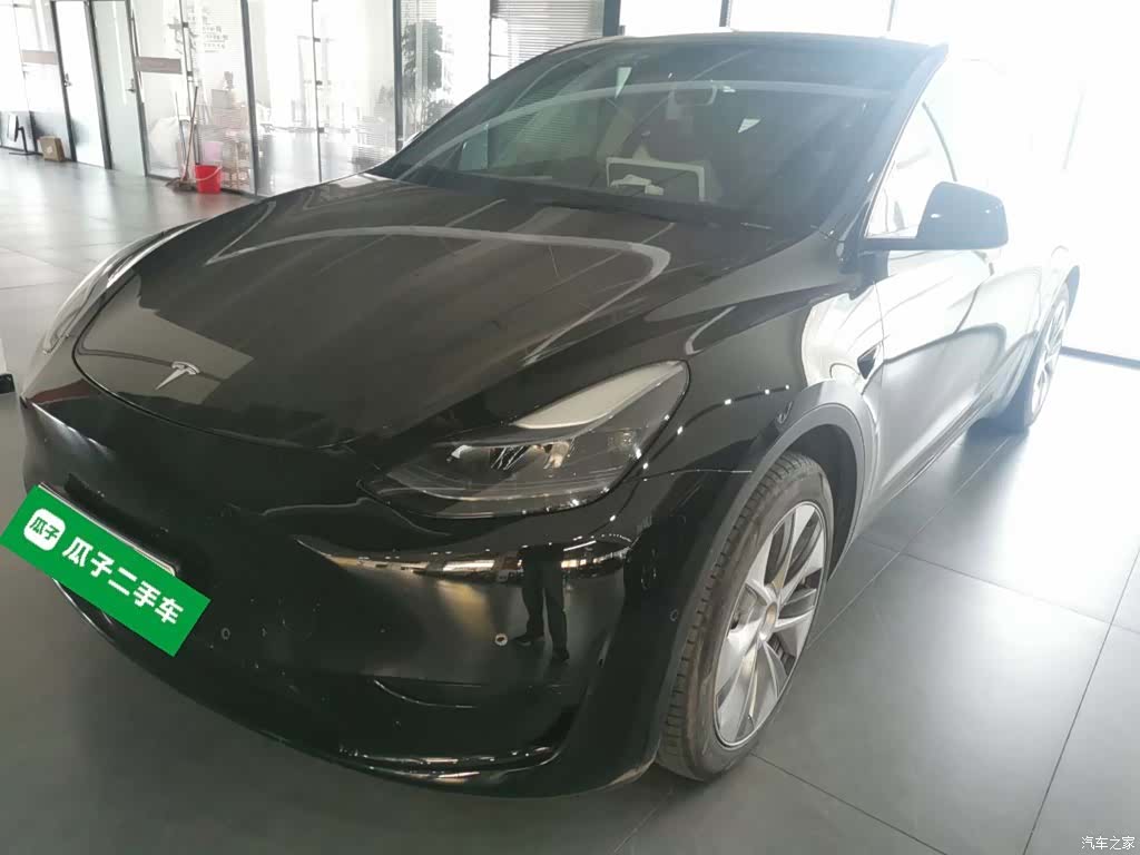 Tesla Model Y, 2023 1