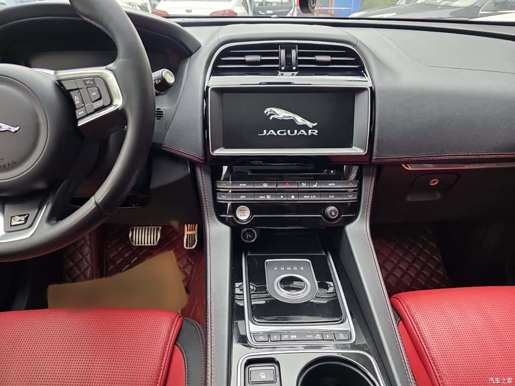 Jaguar F-PACE, 2016 11
