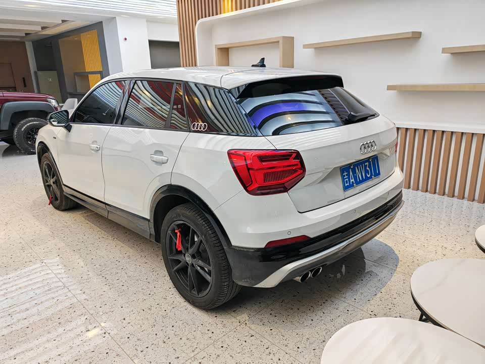 Audi Q2L