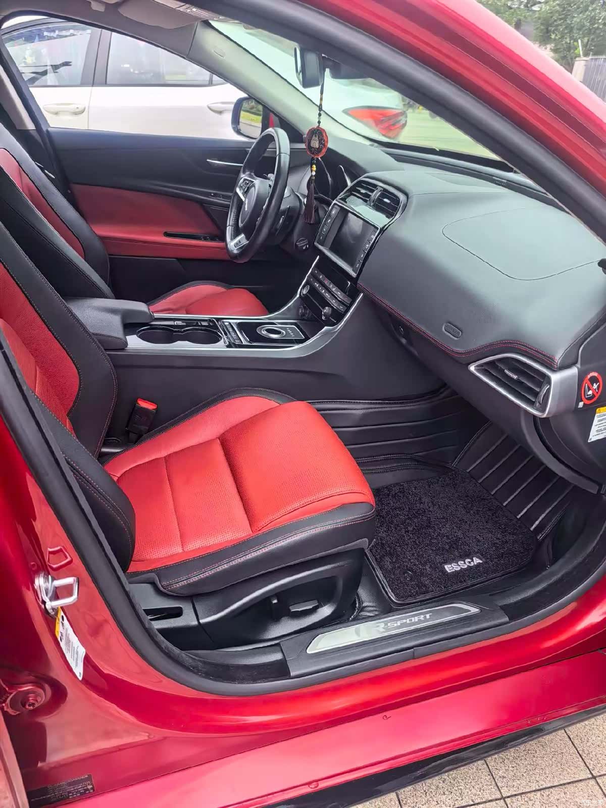 Jaguar XE, 2016 4