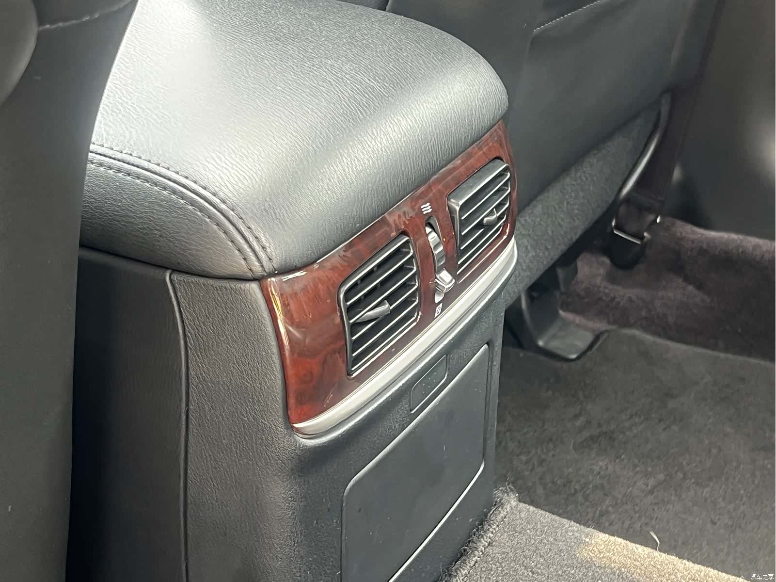 Infiniti Q70, 2016 27