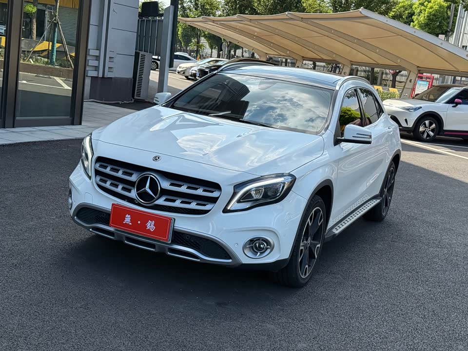 Mercedes-Benz GLA Mercedes-Benz GLA