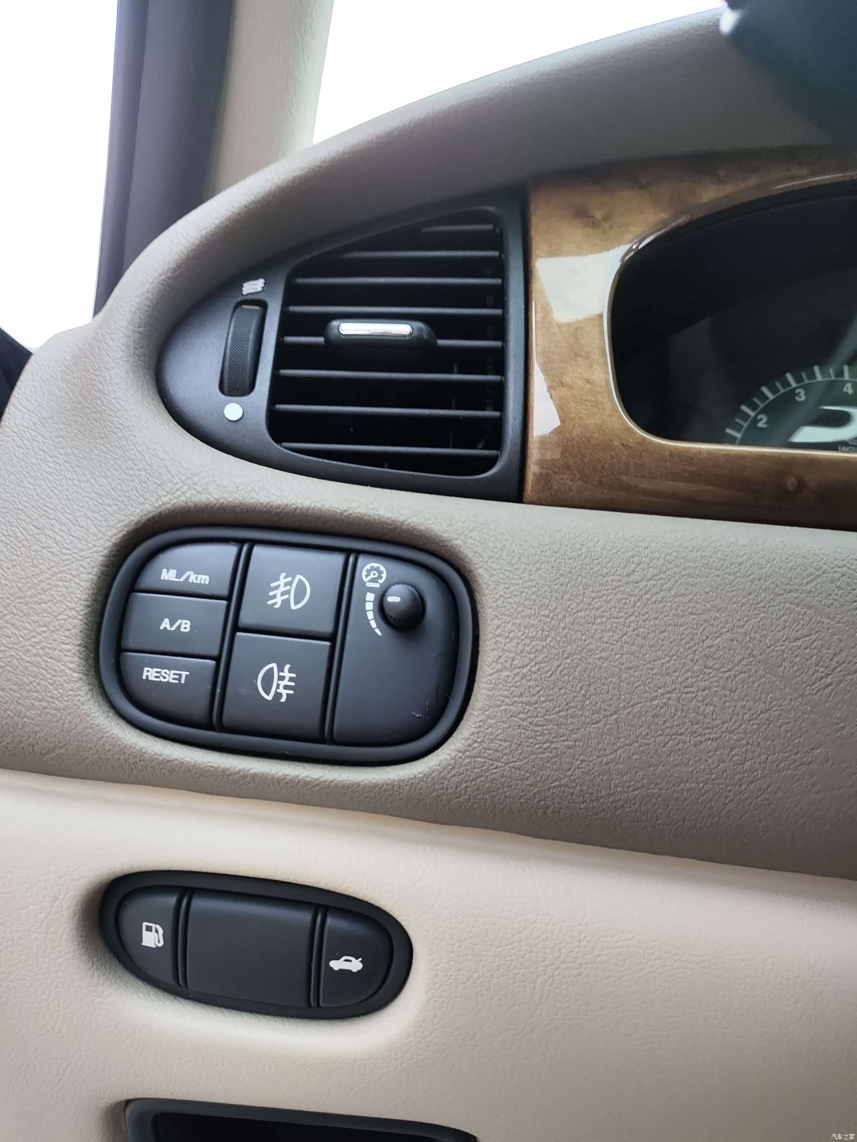 Jaguar S-TYPE, 2004 27