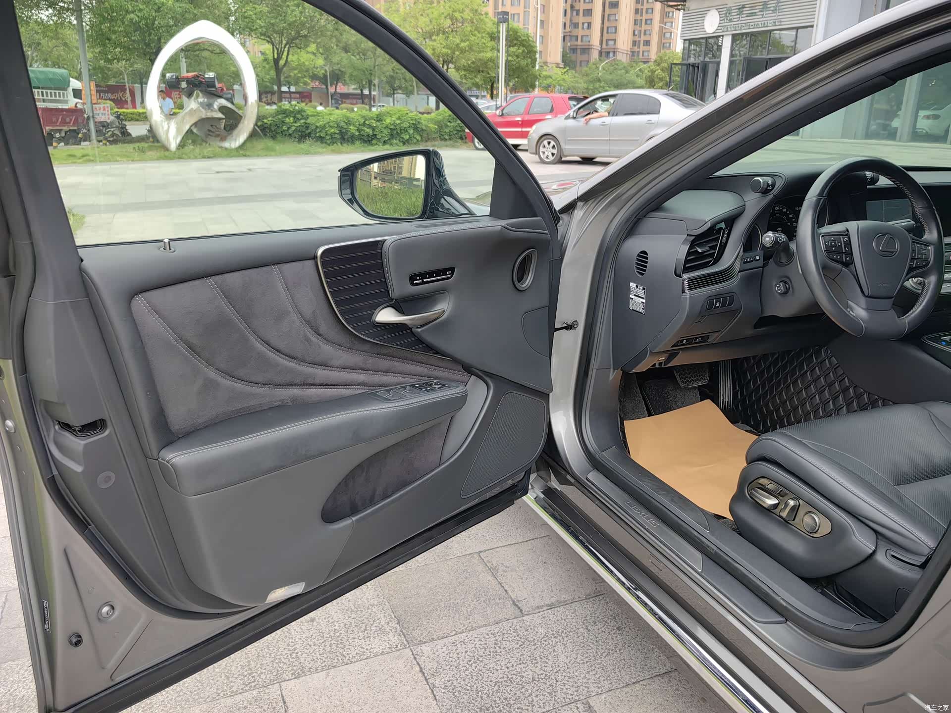 Lexus LS, 2019 6