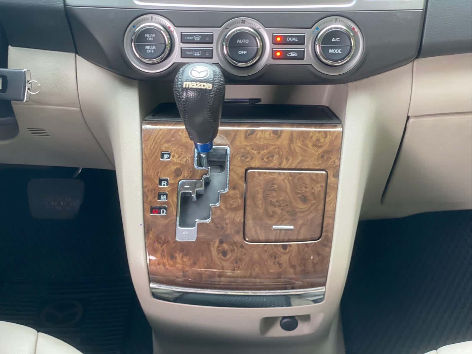 Mazda 8, 2011 10