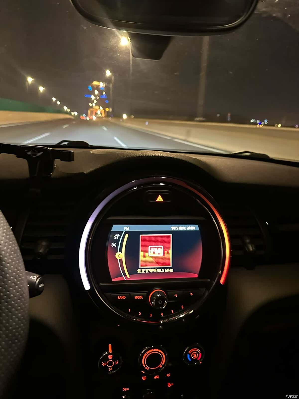Mini ONE, 2019 15