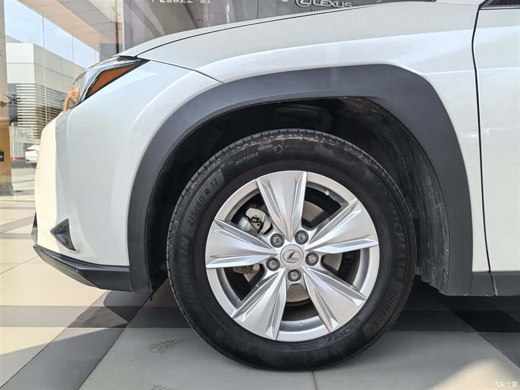 Lexus UX, 2023 9