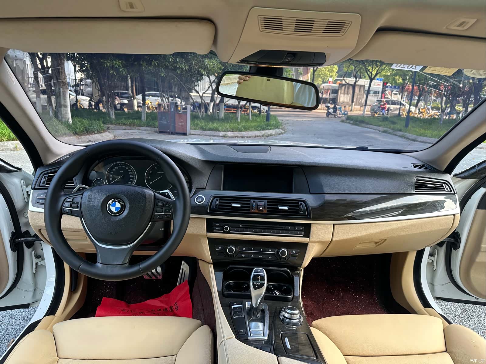 BMW 5 Series, 2011 15