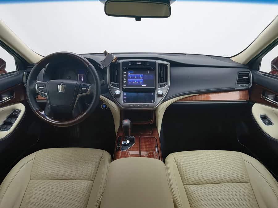 Toyota Crown 2017, фото 5