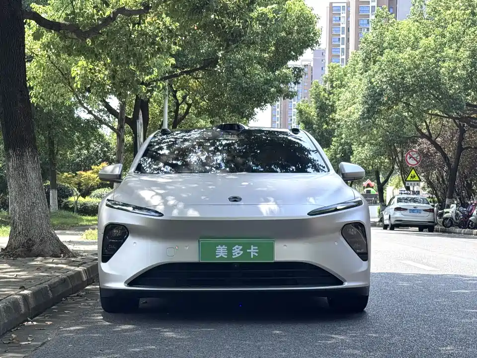 NIO ET7