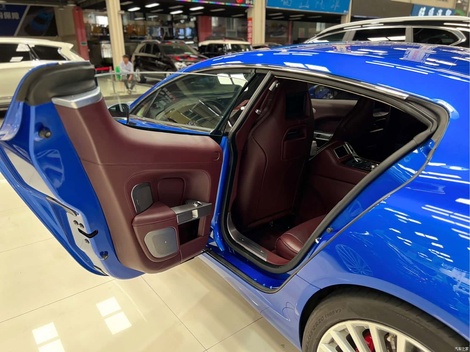 Aston Martin Rapide, 2018 12