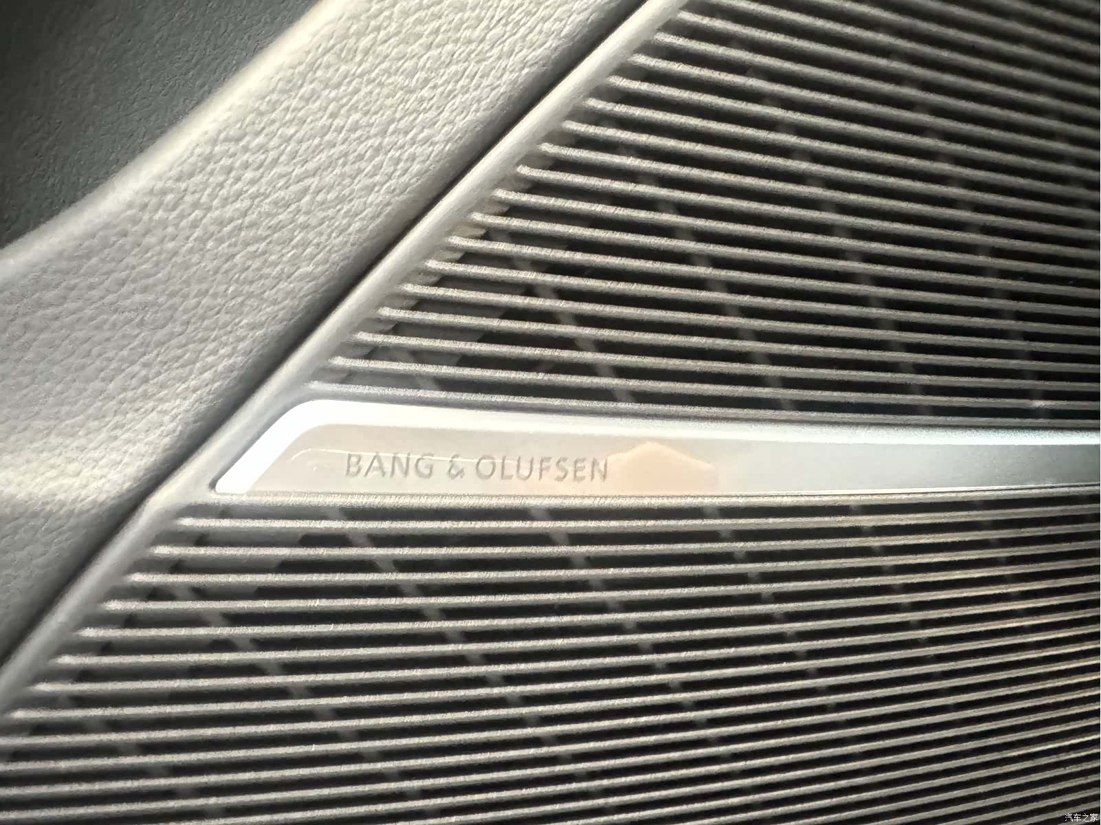 Audi Q8, 2025 14
