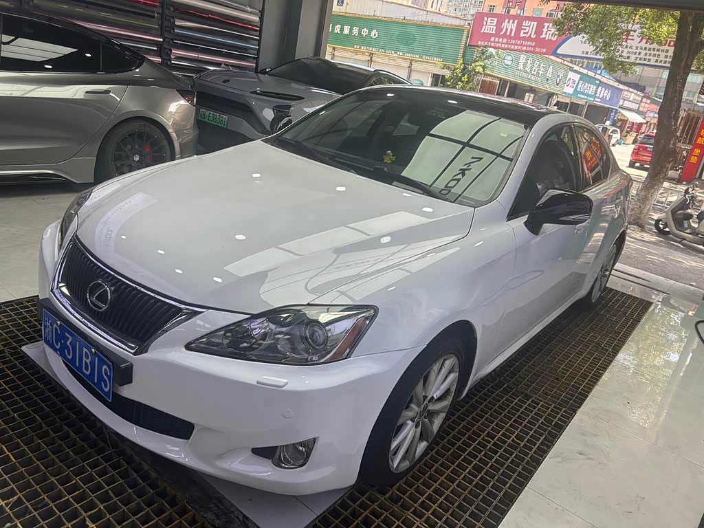 Lexus IS