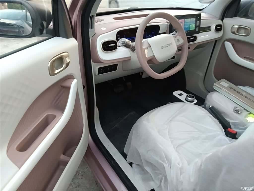 Geely Panda, 2025 16