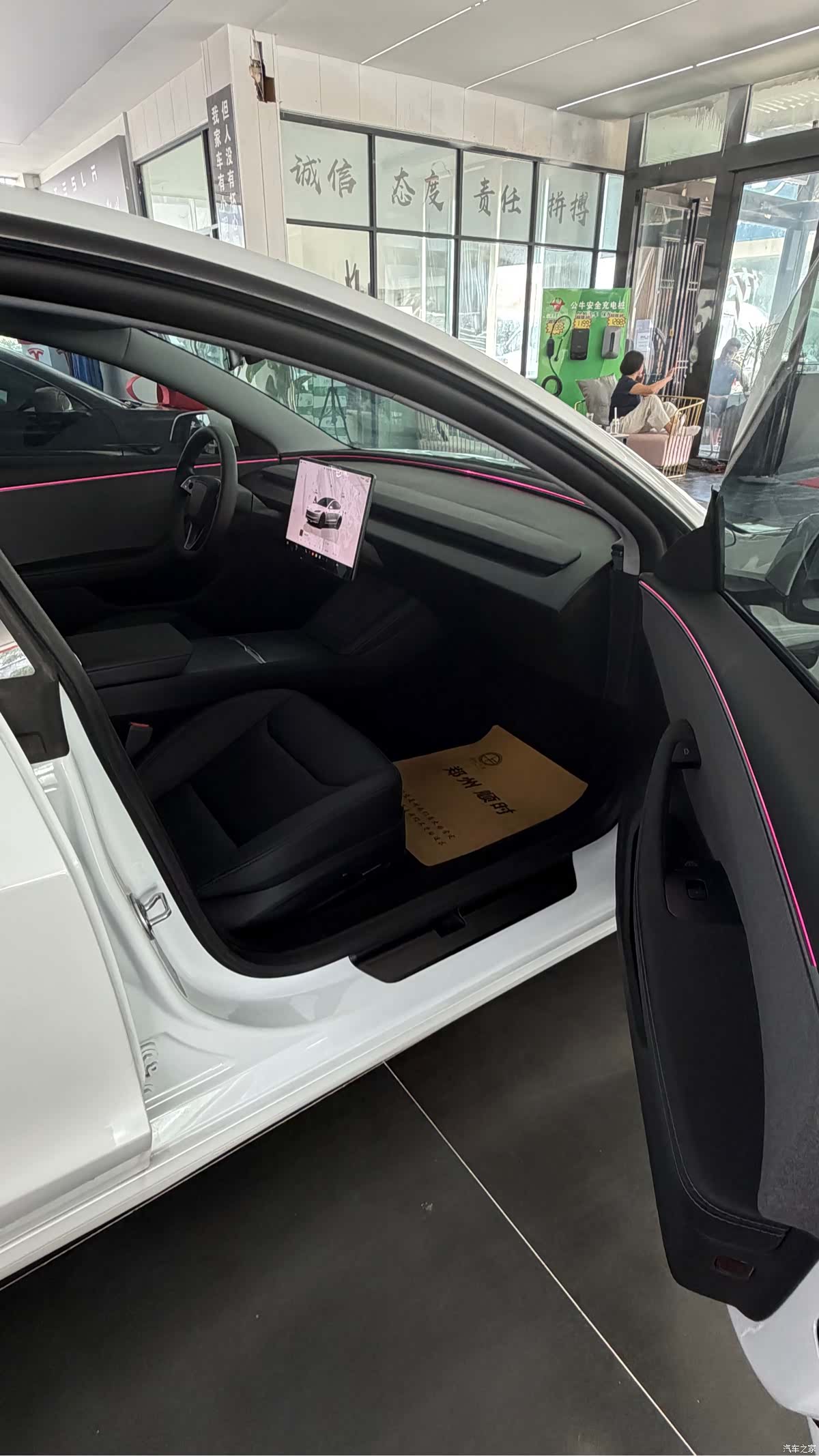 Tesla Model 3, 2025 7