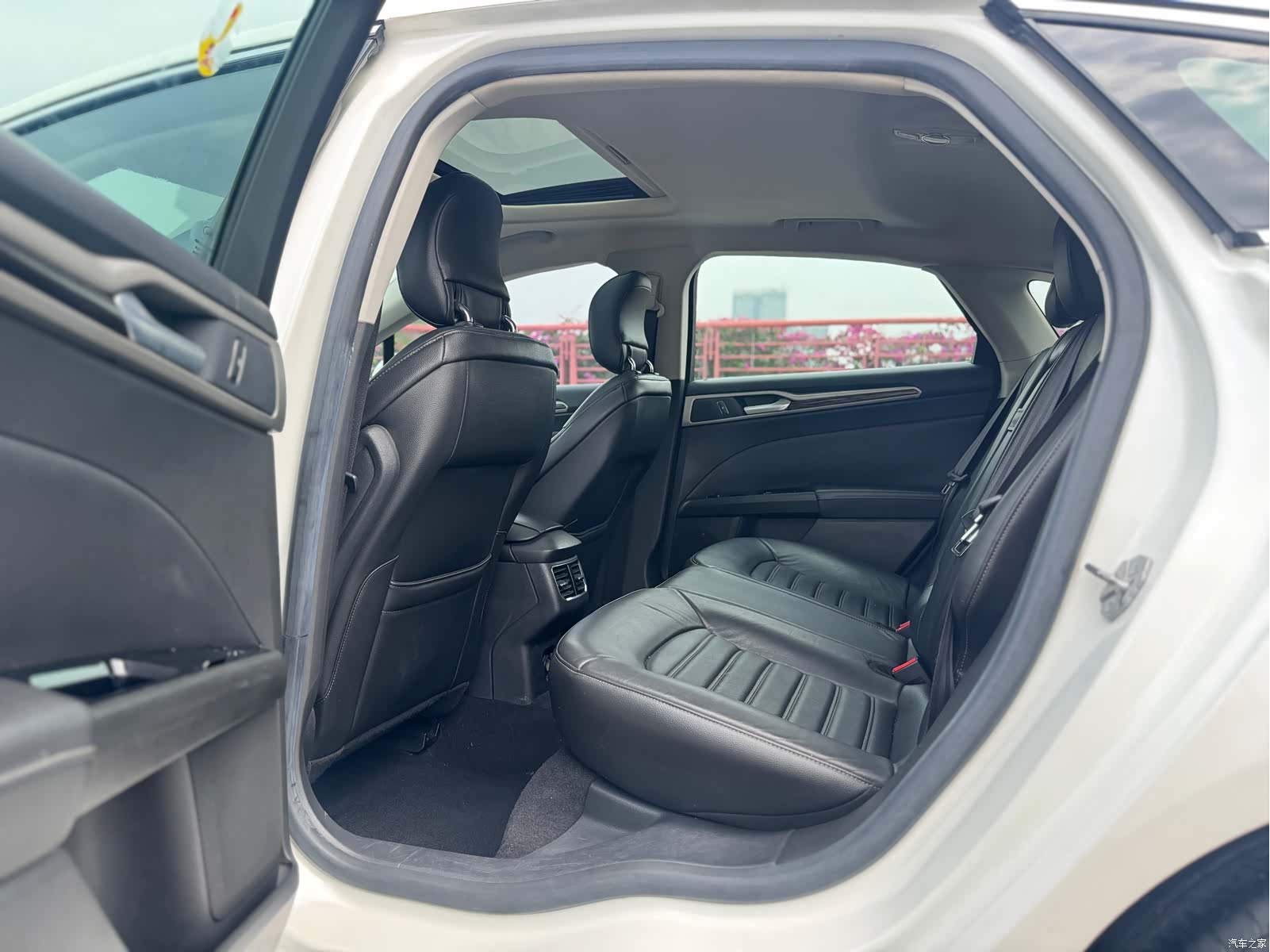 Ford Mondeo, 2016 11