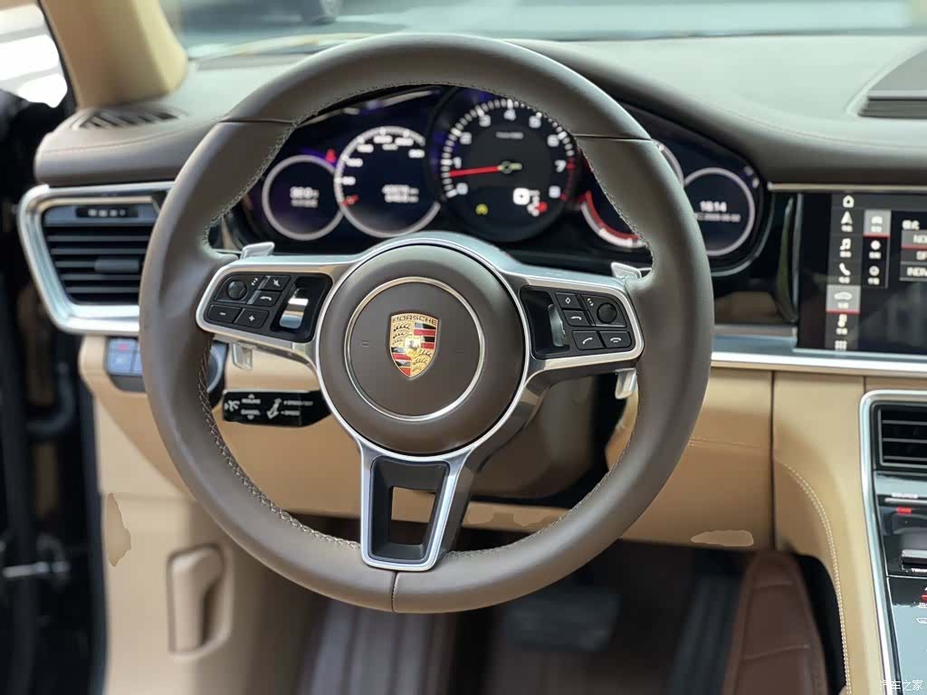 Porsche Panamera, 2018 11