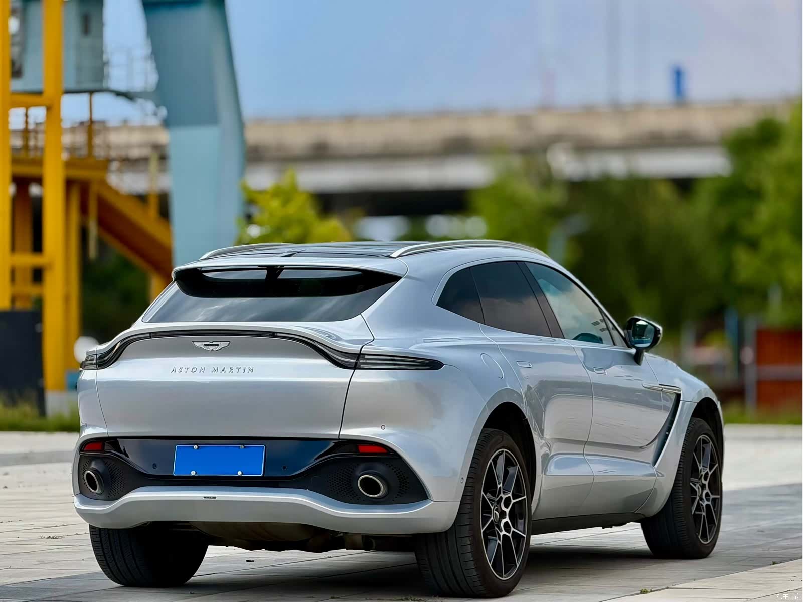 Aston Martin DBX, 2021 6