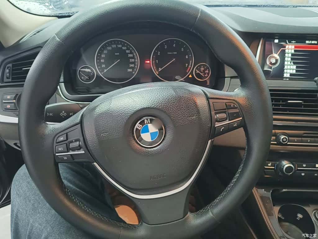 BMW 5 Series, 2015 11