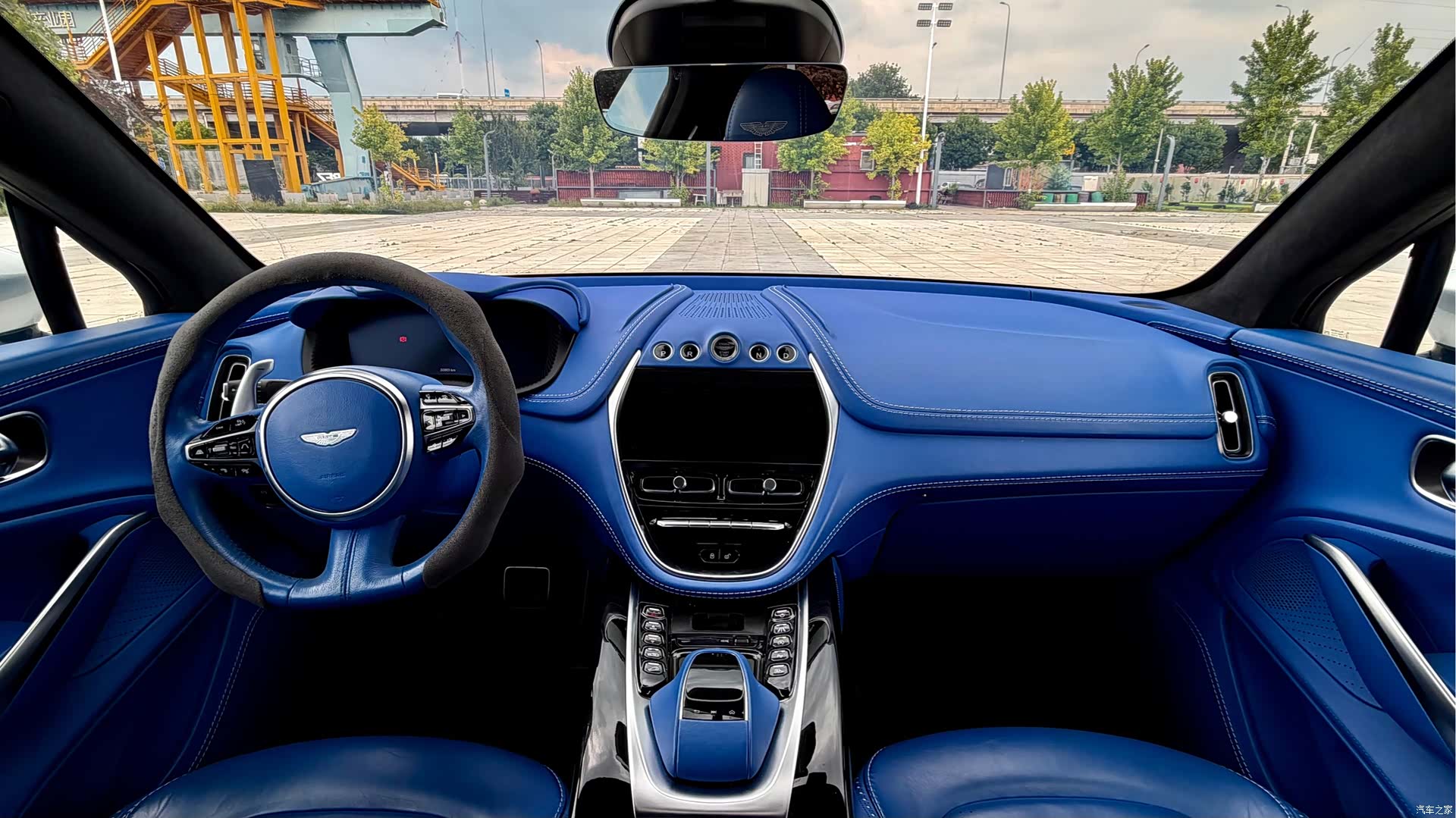 Aston Martin DBX, 2021 9