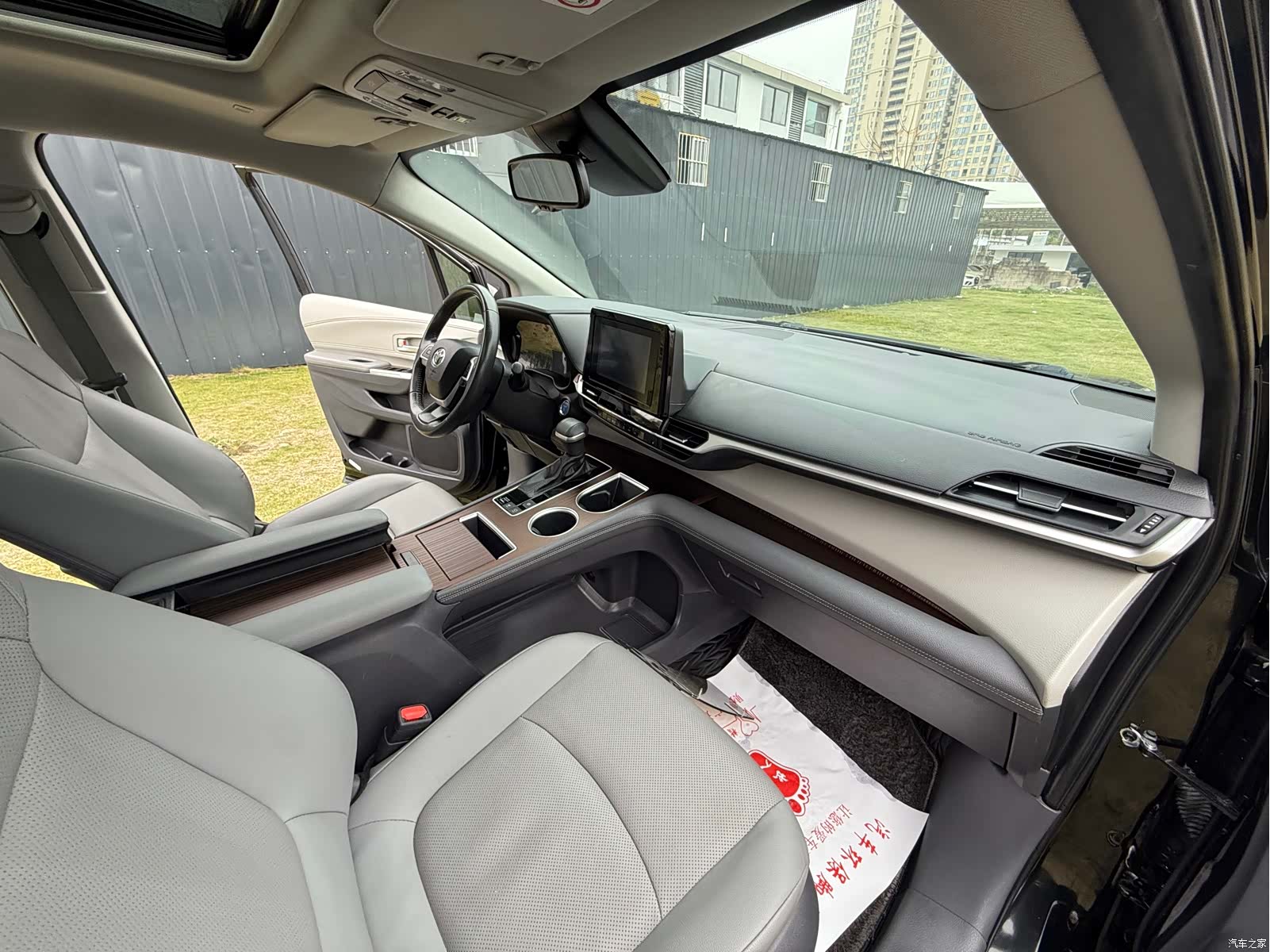 Toyota Sienna, 2022 13