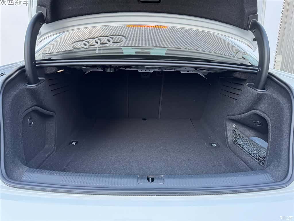 Audi A4L, 2025 11