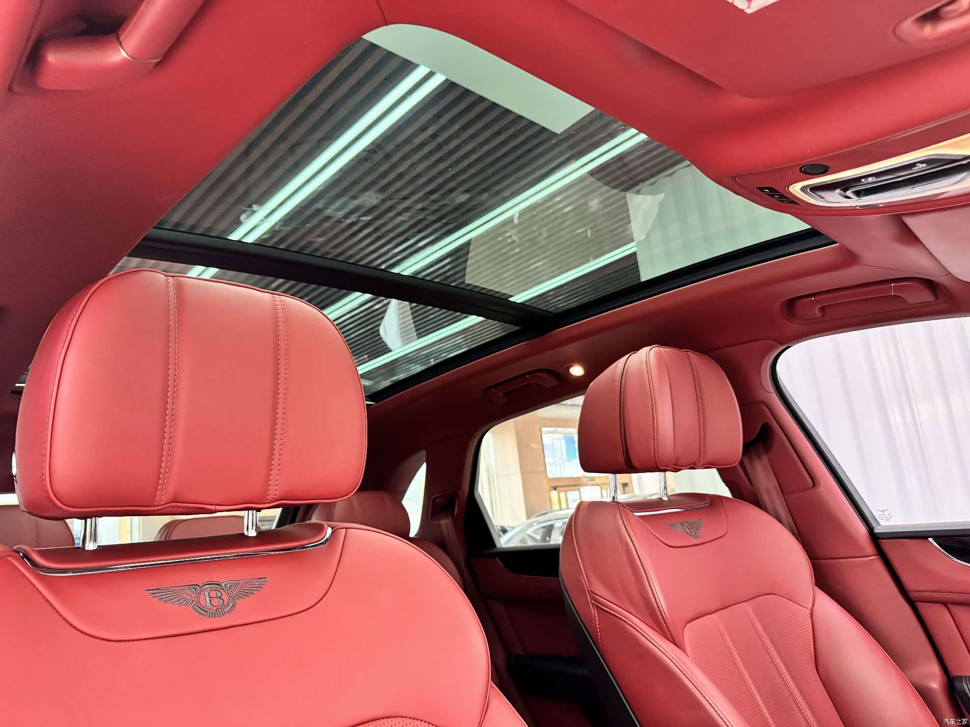 Bentley Bentayga, 2019 15