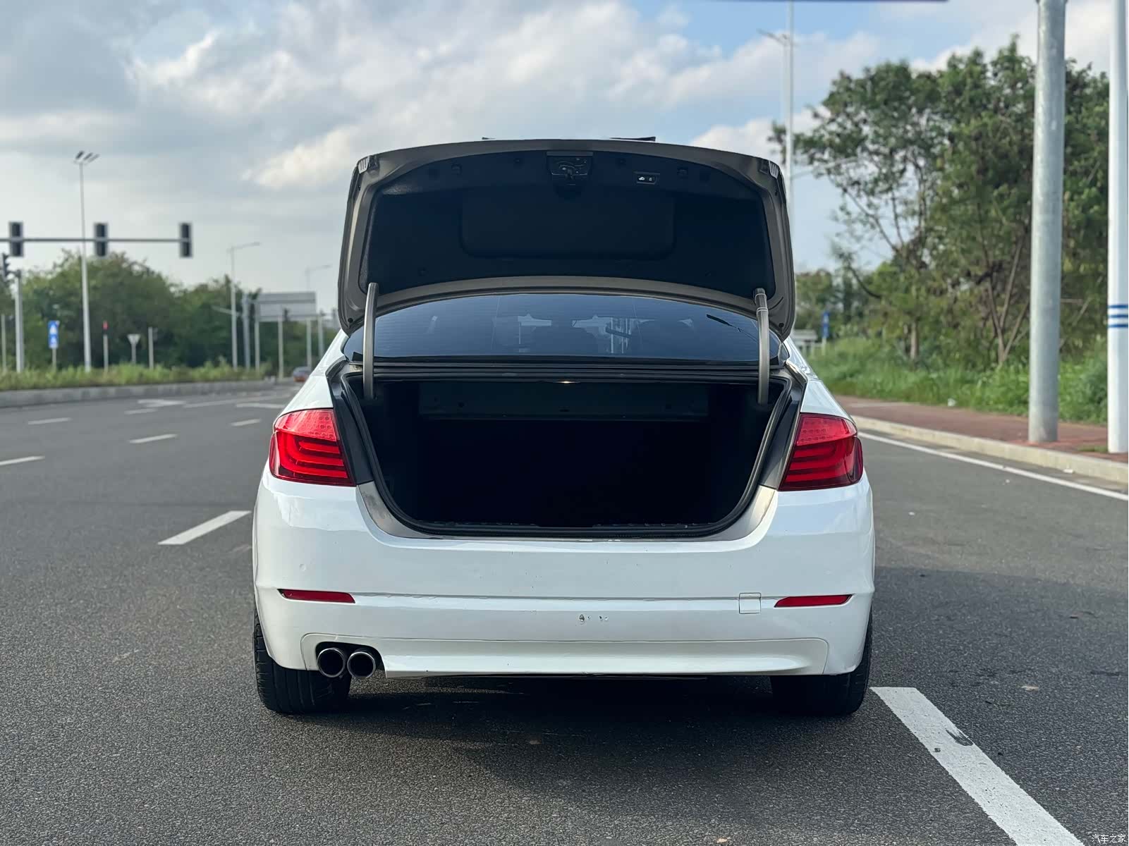 BMW 5 Series, 2011 25