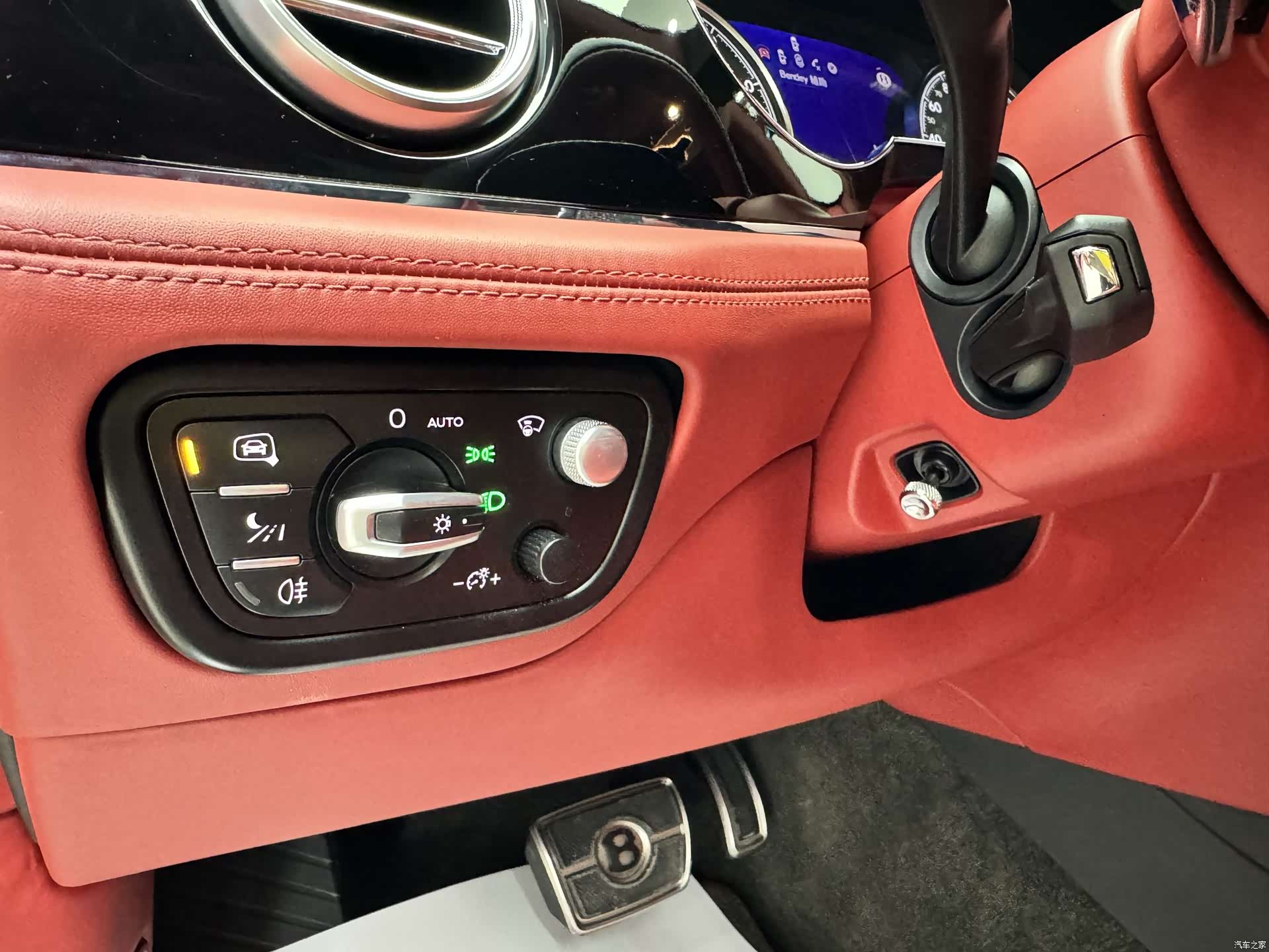 Bentley Bentayga, 2019 12