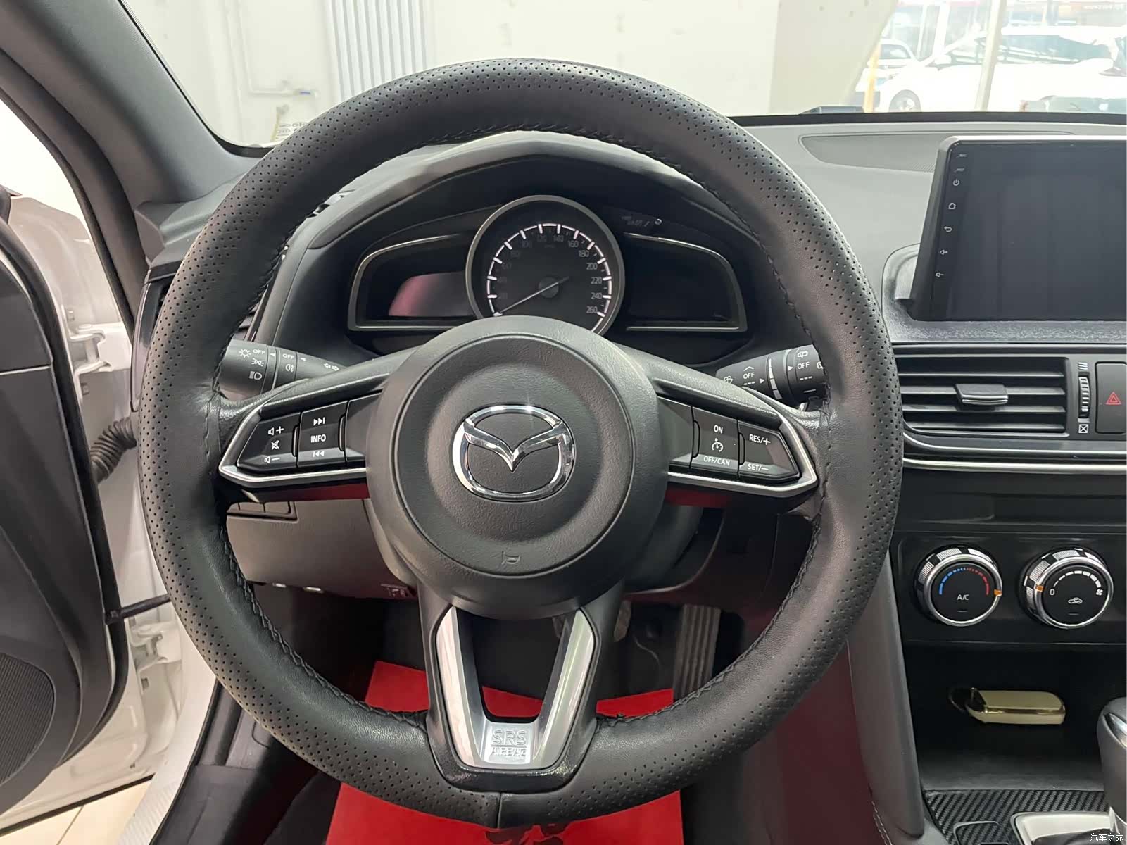 Mazda CX-4, 2023 10